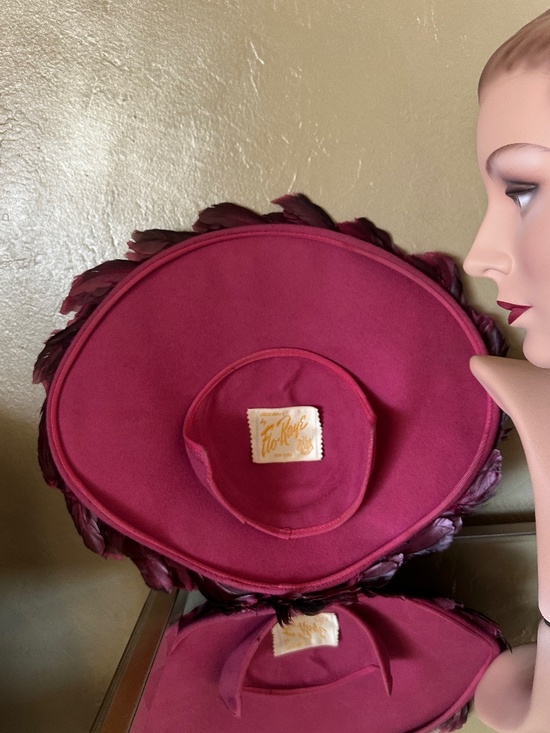 SHOWSTOPPER 1950\'s CARTWHEEL FUCHSIA FELT HAT + FUCHSIA/BLACK FEATHERS main image 13